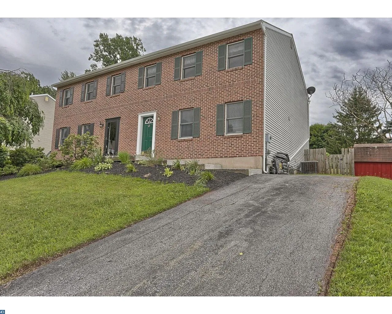 208 Hampton Dr photo 1