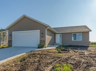 2225 Bluegrass St, Marion, IA 52302