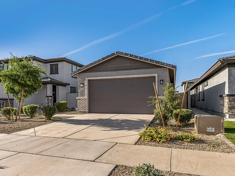 17352 W Paraiso Ln — Photo 43
