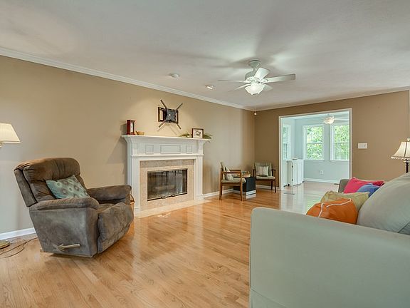 2nd image of 16 Foxdale Ct
