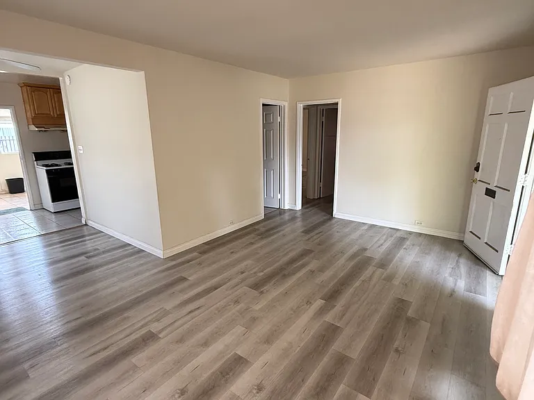 319 W Riggin St #1 — Photo 5