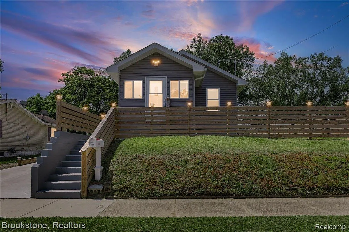 111 Omar St photo 1