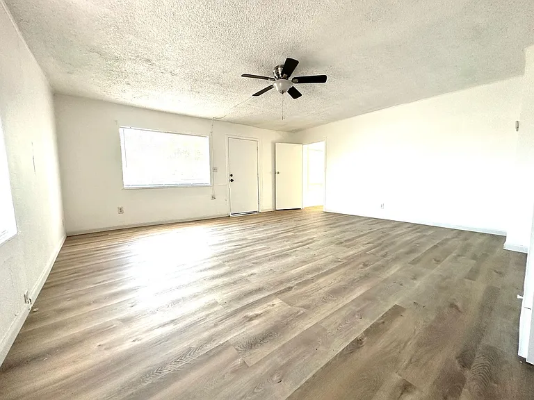 731 Vermont Ave — Photo 12