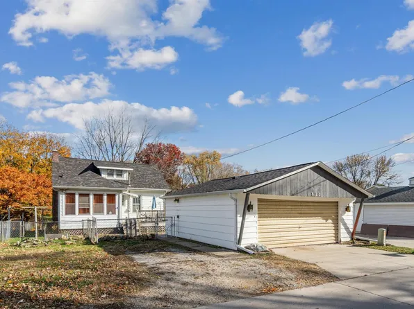 822 28th St, Bettendorf, IA 52722