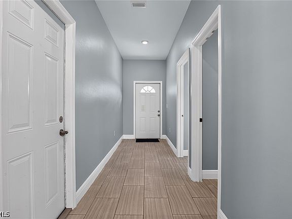 5th image of 5209/5211 24th St SW