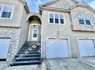 725 S Woodson Ln, Gardner, KS 66030