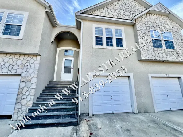 725 S Woodson Ln, Gardner, KS 66030