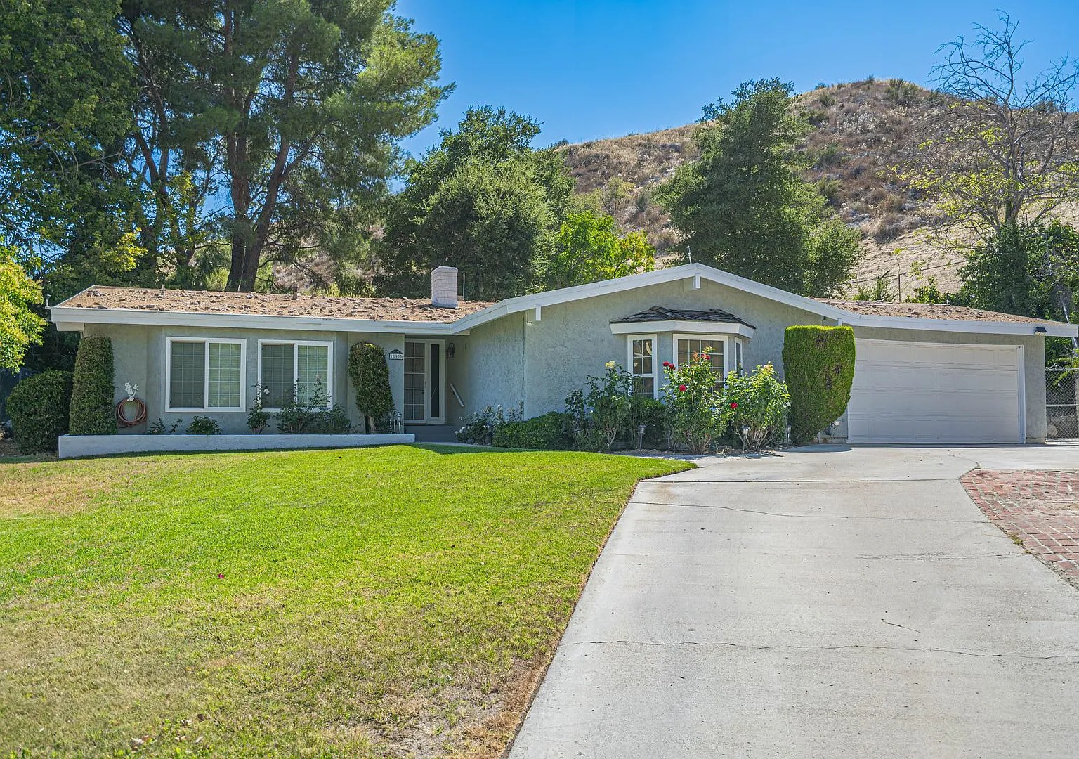 3 Bedroom Single Story Home for Rent in Newhall. — Photo 1