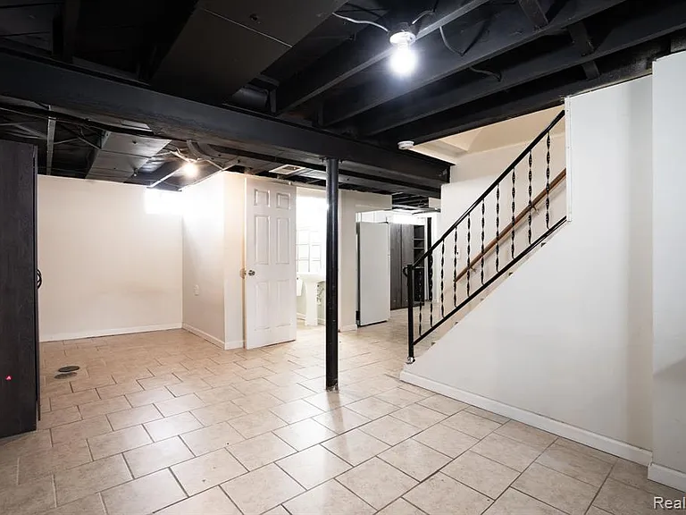 4781 Williamson St — Photo 15