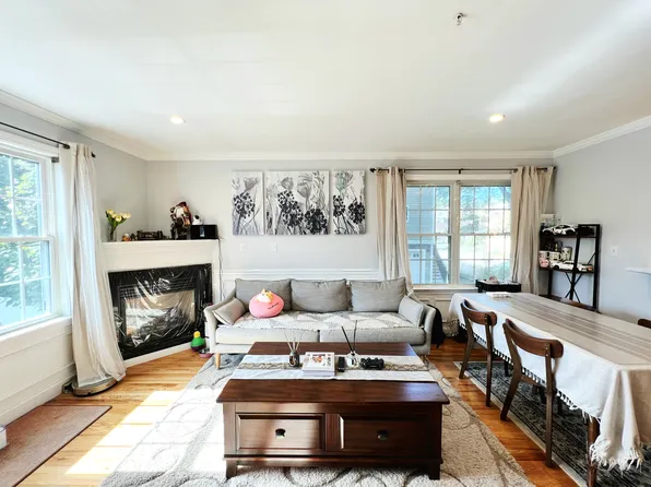 78 Grant St APT 4, Waltham, MA 02451