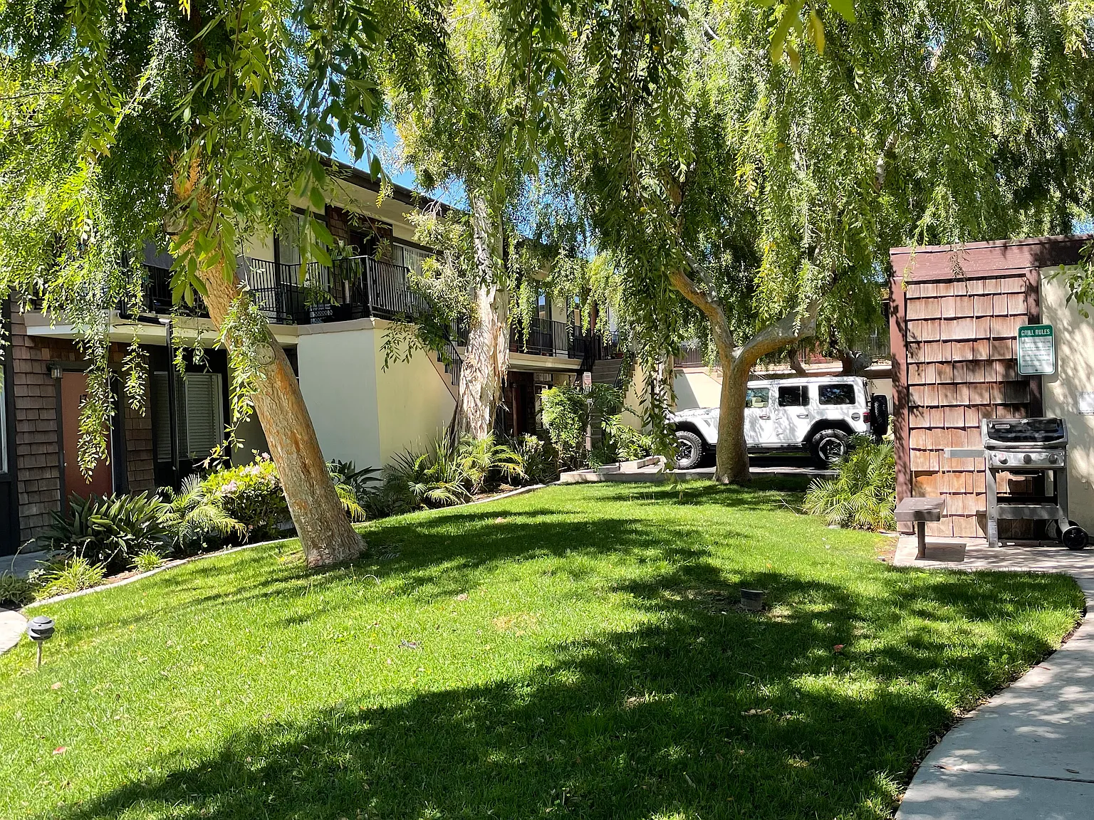 Coast Apts — Photo 2
