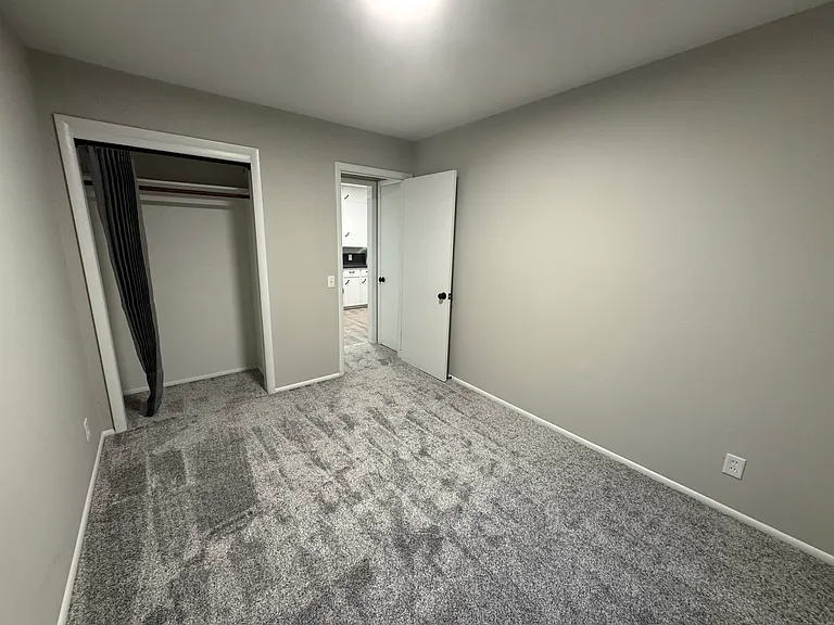 204 W 5th St #2 — Photo 10