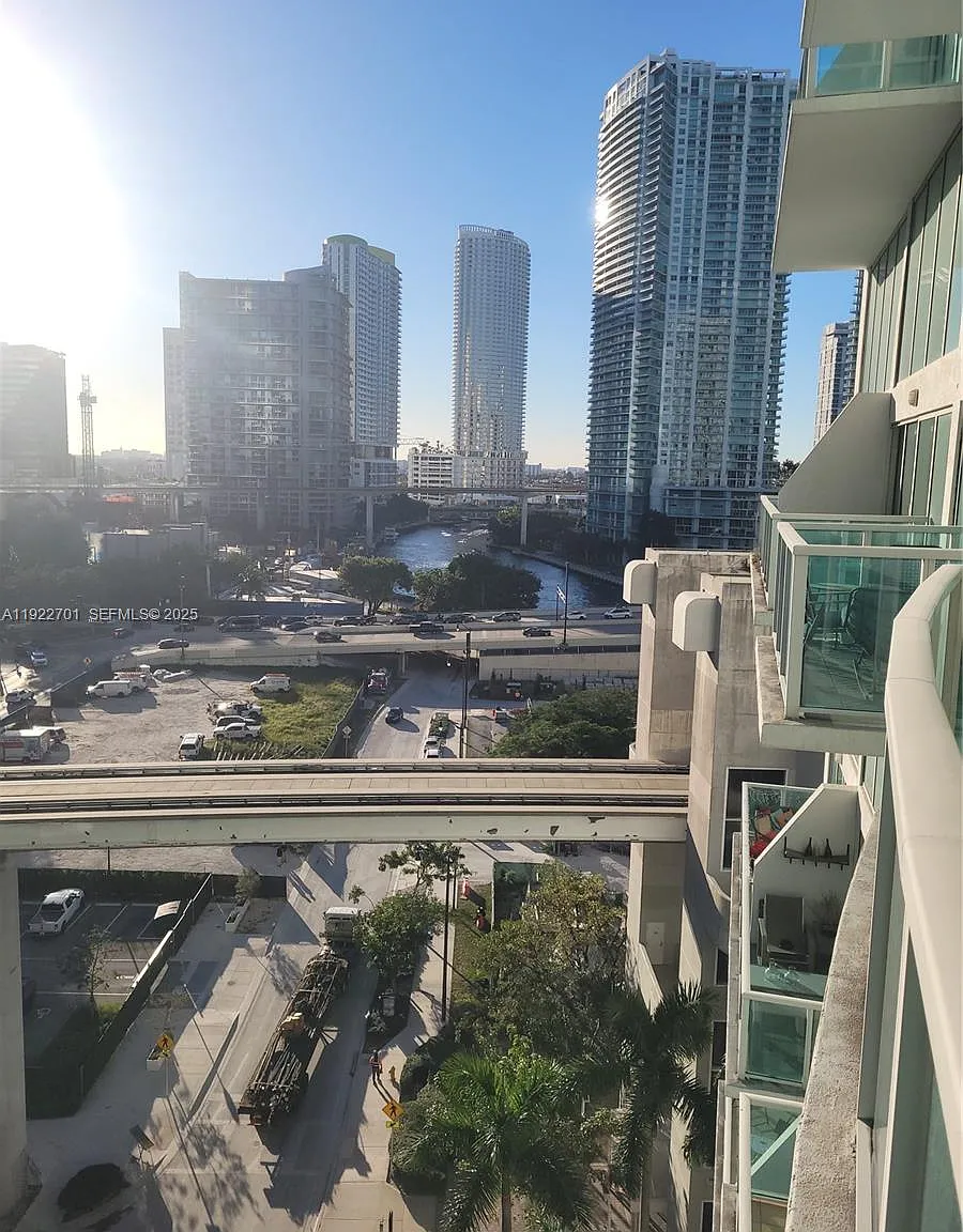 Brickell On The River S T — Photo 4