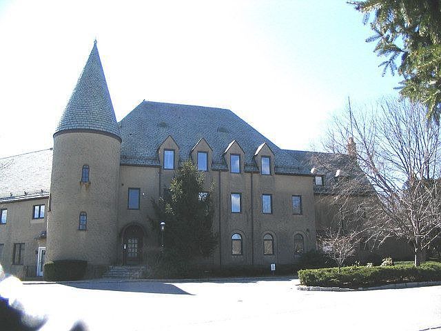 1st image of 100-15 Chateau Ln