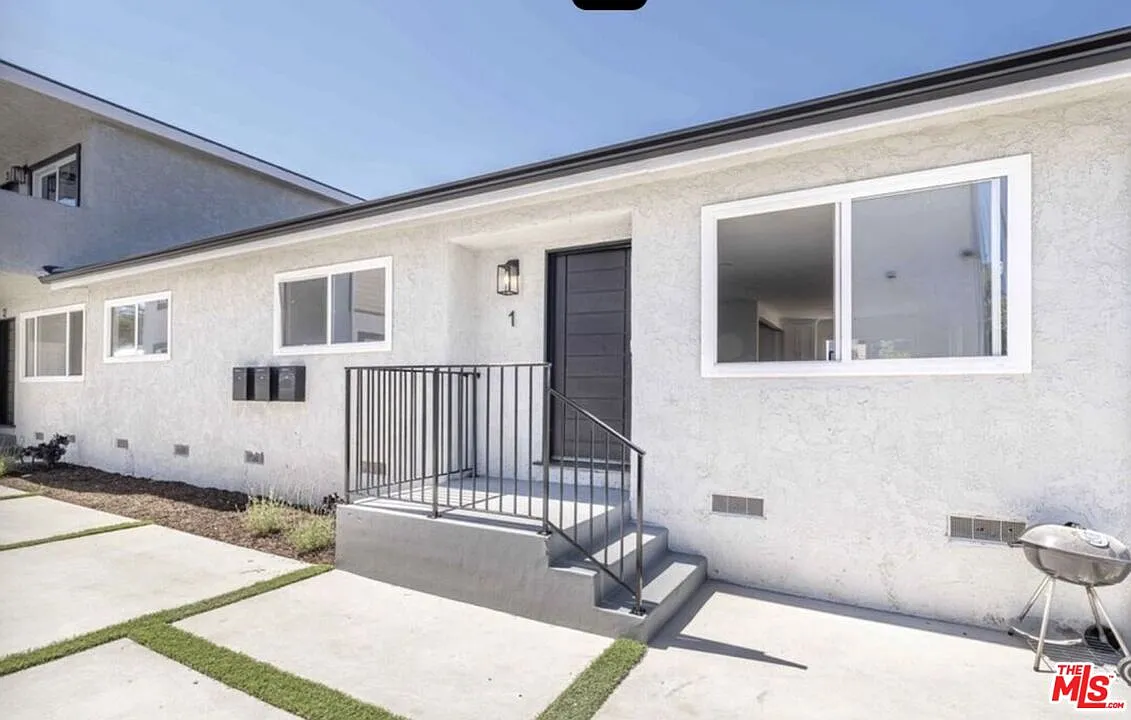 3 bed, 2.0 bath, 1390 sqft, $3,850 — Photo 2