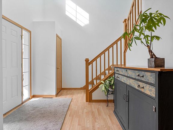 5th image of 50 Meadowlark Dr