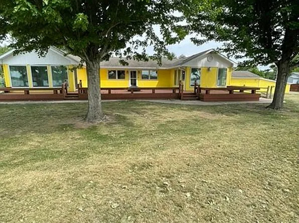 111 N 2nd St, Oquawka, IL 61469