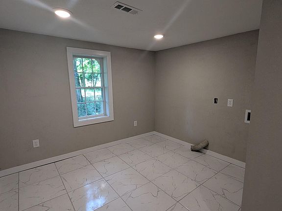 5th image of 215 Mayo Dr