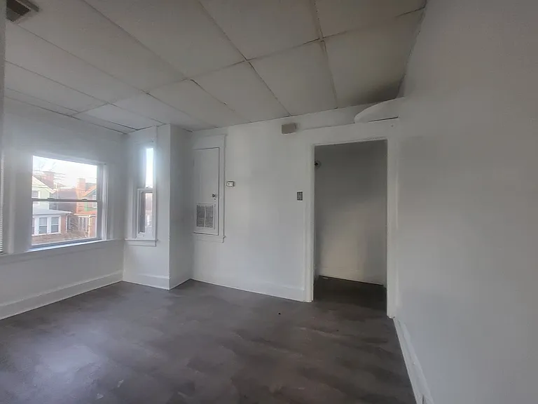 2212 W Liberty St — Photo 7
