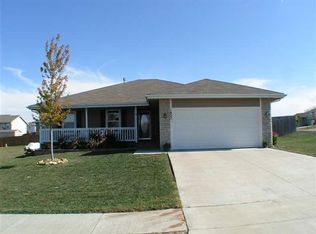 1822 SW Valley View Dr, Topeka, KS 66615