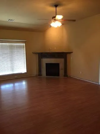 4 bed, 1650 sqft, $1,645 — Photo 2