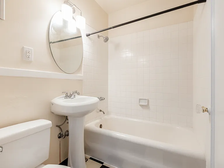Austin Apartments — Photo 13