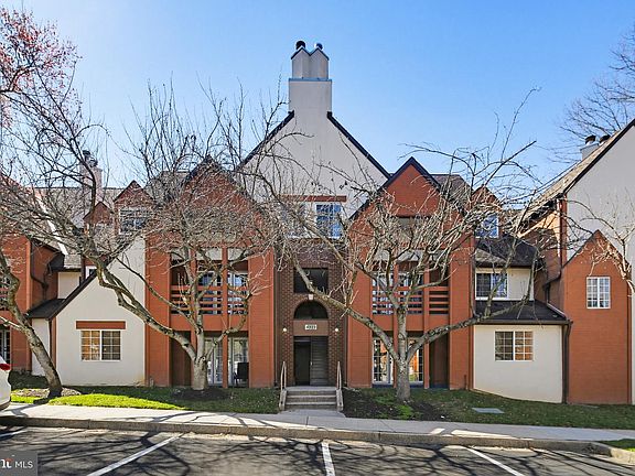 3rd image of 4922 Columbia Rd APT 4