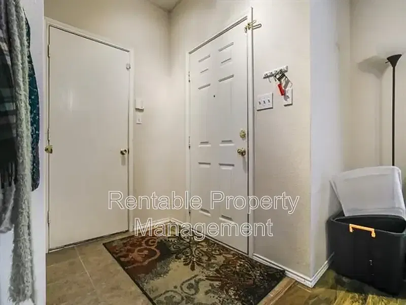4 bed, 2.0 bath, 1859 sqft, $2,275 — Photo 3