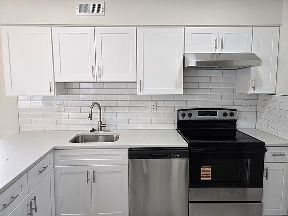 3rd image of 593 S Dove Rd APT B