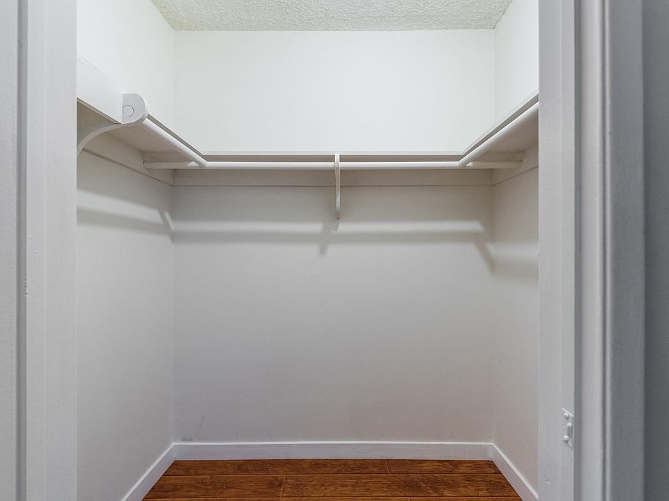 1st image of 12325 Oxnard St APT 4
