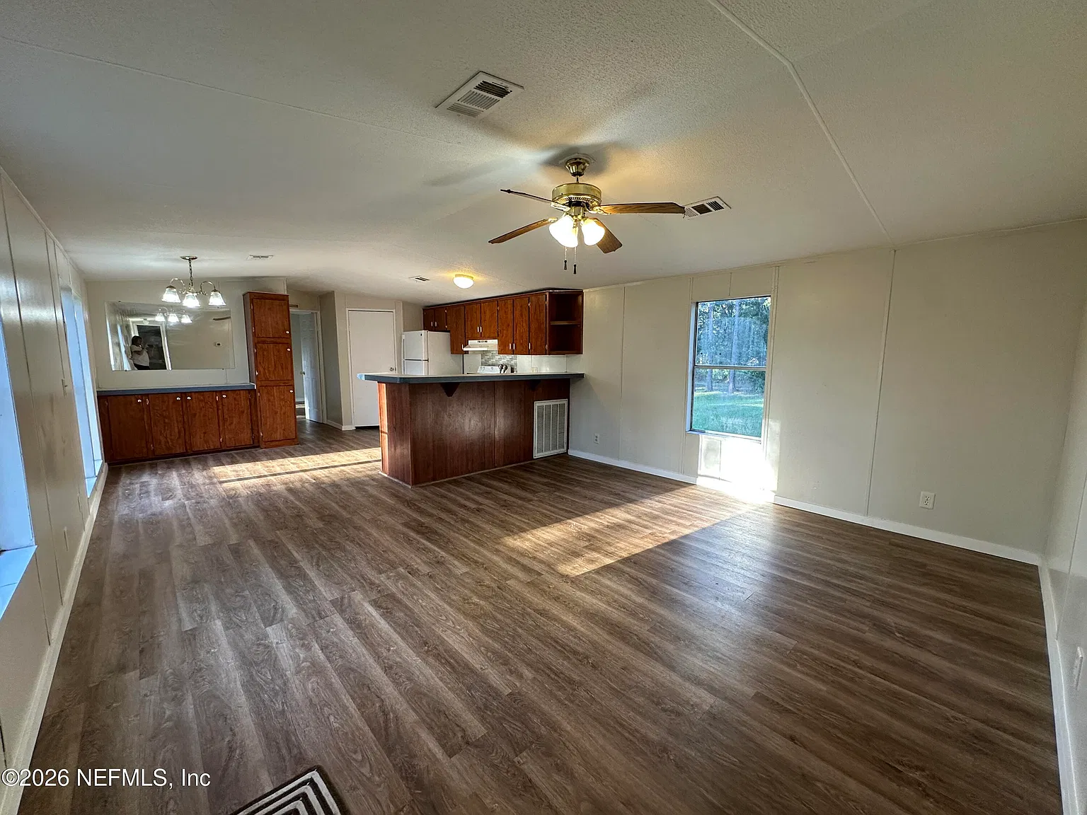 3 bed, 2.0 bath, 1216 sqft, $1,350 — Photo 4