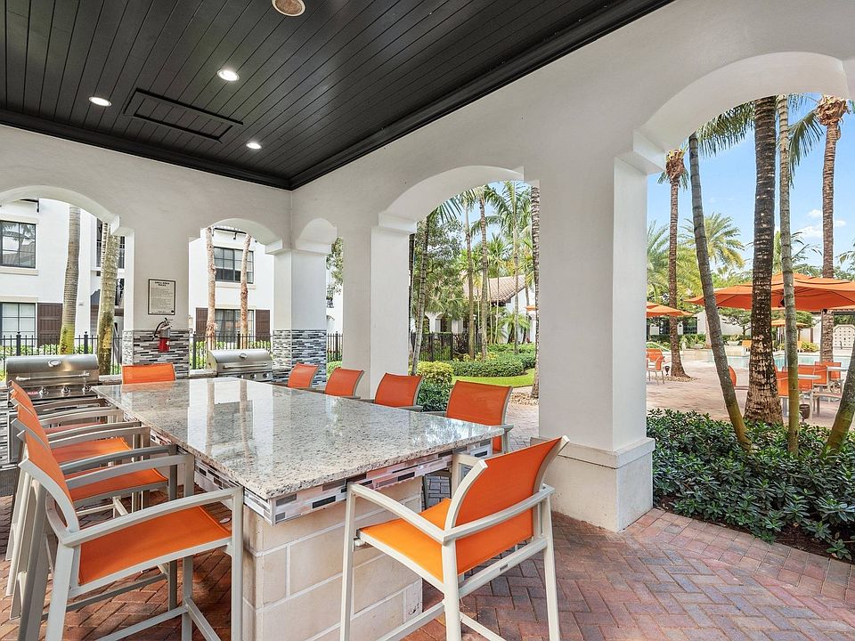 ToscanaPlace_amenity_grill area