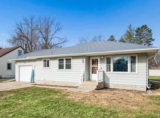 211 Hickory St S, Lester Prairie, MN 55354