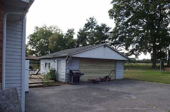 2nd image of 3822 Plantation Dr