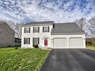 490 Apple Tree Ln, Mount Wolf, PA 17347