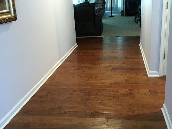 Foyer w/hardwood floor