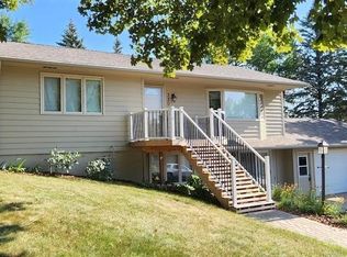 330 19th St, Windom, MN 56101