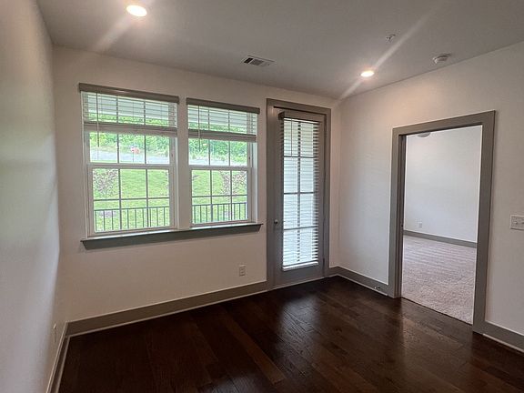 4th image of 900 Vintage Green Ln #201