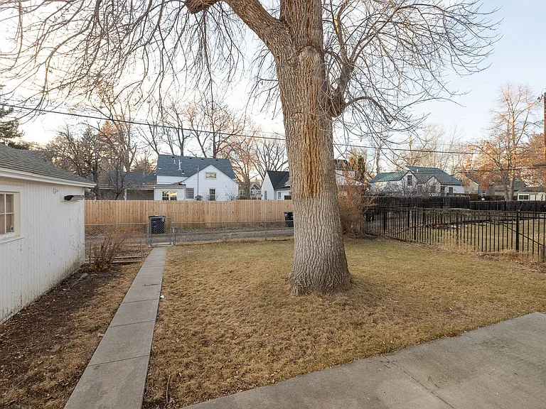 2208 Pine St — Photo 26