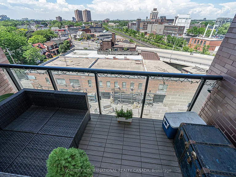 383 Sorauren Ave #807 — Photo 14