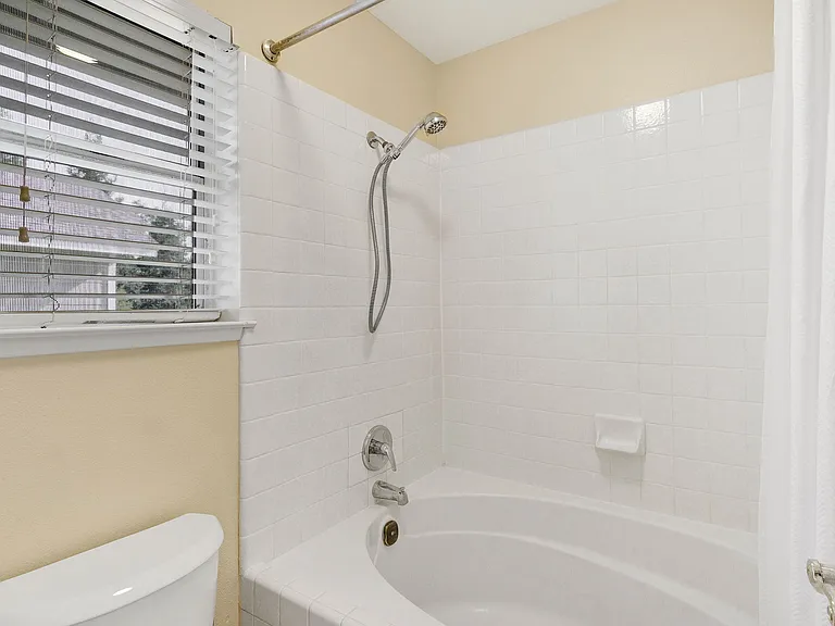 6733 N Warren Ave — Photo 24