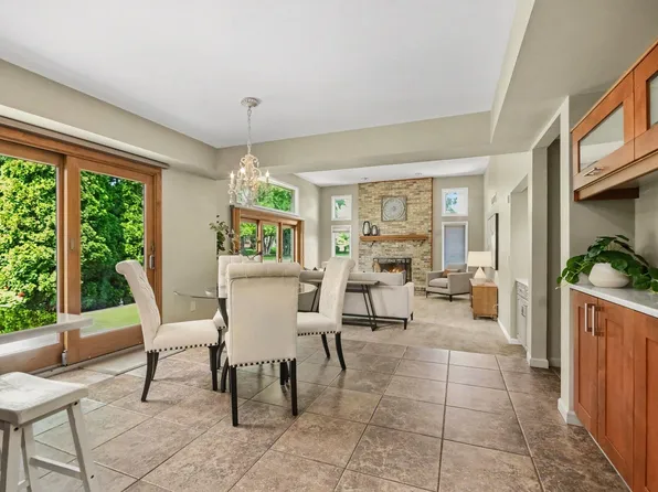 17107 Maple Hill Dr, Northville, MI 48168