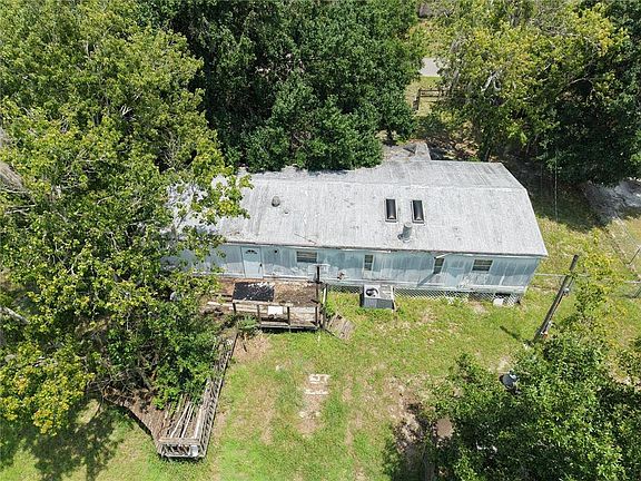 5th image of 18440 AMITYVILLE DR