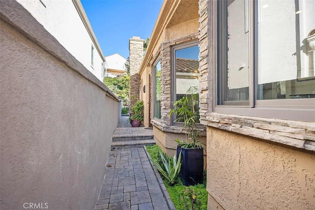 3 bed, 1553 sqft, $7,500 — Photo 4
