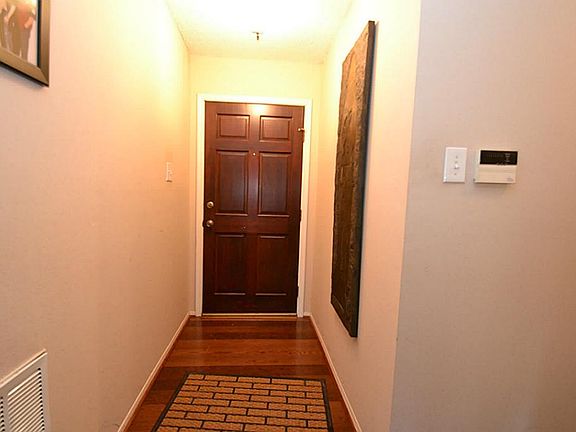3rd image of 2118 Wigmaker Dr