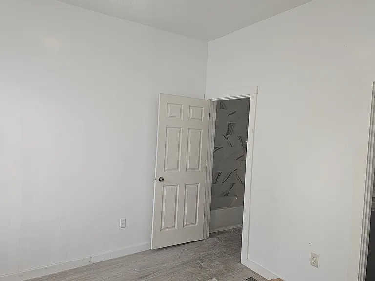 1835 W Washington St — Photo 14