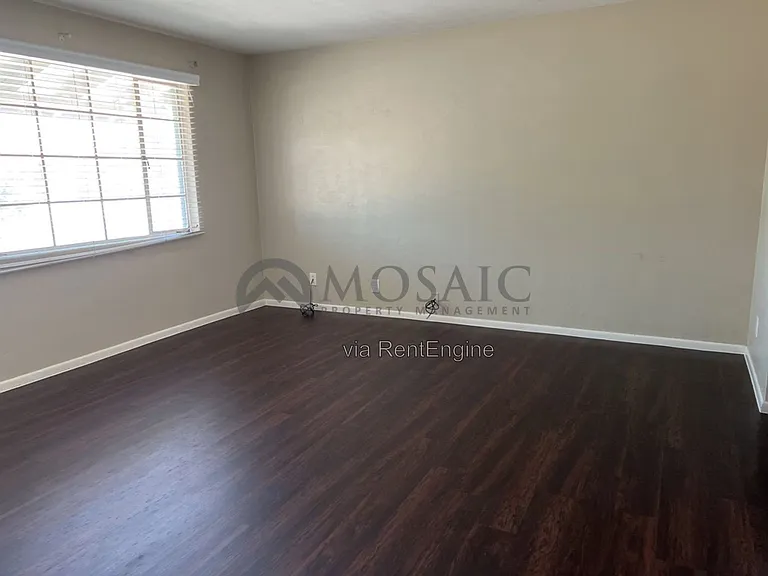 921 W 19th St — Photo 4