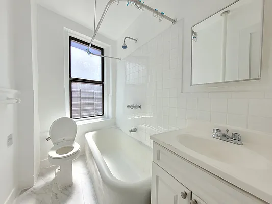 Rented by Bruma Realty LLC | media 16