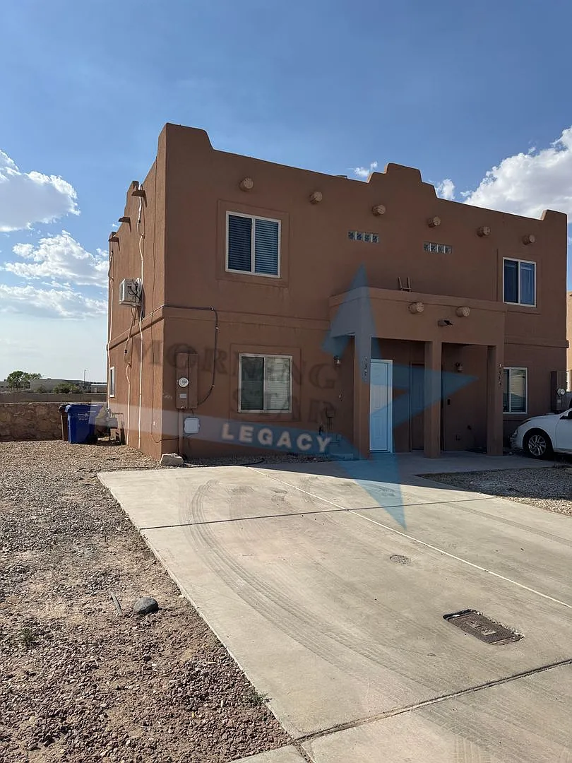 Just Reduced - Townhome In Great Location! — Photo 1