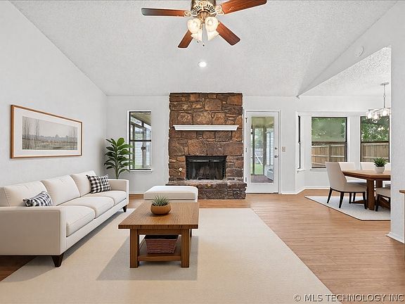 3rd image of 1708 N Aster Ave